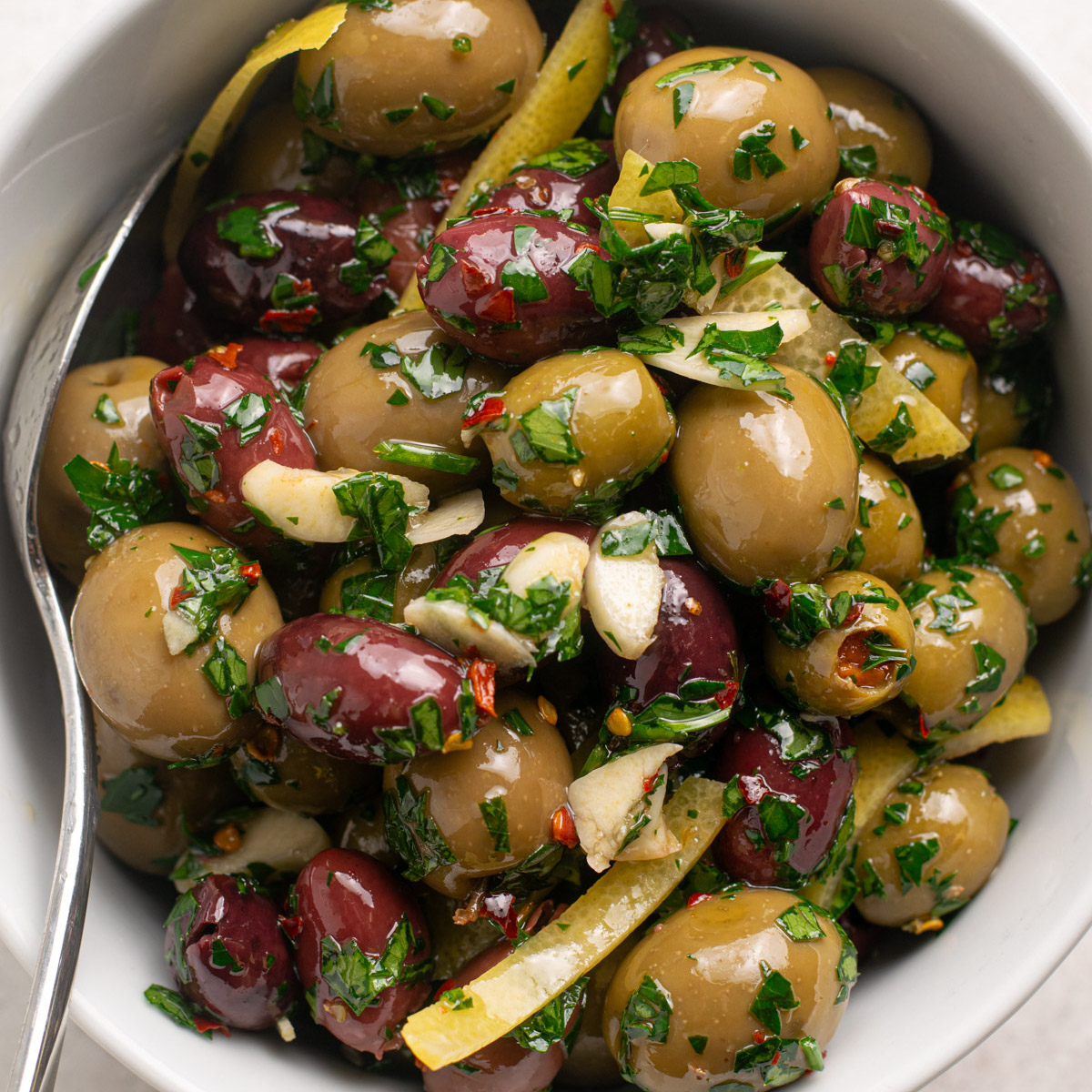 Gourmet Italian Marinated Olives: Quick & Budget-Friendly Recipe